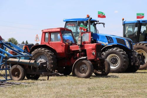 В Нурлатском районе готовность техники к уборочным работам получила высокую оценку