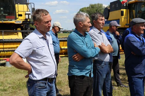 В Нурлатском районе готовность техники к уборочным работам получила высокую оценку