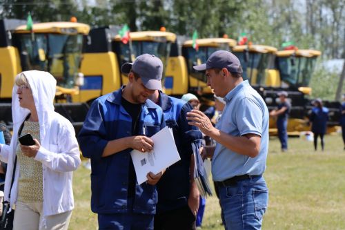 В Нурлатском районе готовность техники к уборочным работам получила высокую оценку