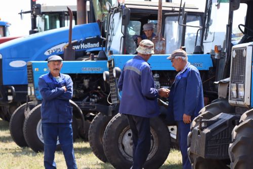 В Нурлатском районе готовность техники к уборочным работам получила высокую оценку