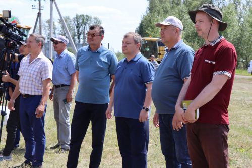 В Нурлатском районе готовность техники к уборочным работам получила высокую оценку