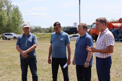 В Нурлатском районе готовность техники к уборочным работам получила высокую оценку