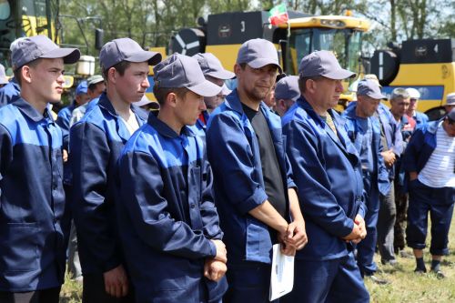 В Нурлатском районе готовность техники к уборочным работам получила высокую оценку