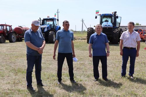 В Нурлатском районе готовность техники к уборочным работам получила высокую оценку