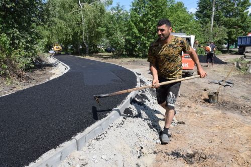 В Нурлате полным ходом идет строительство зоны безопасности для пешеходов