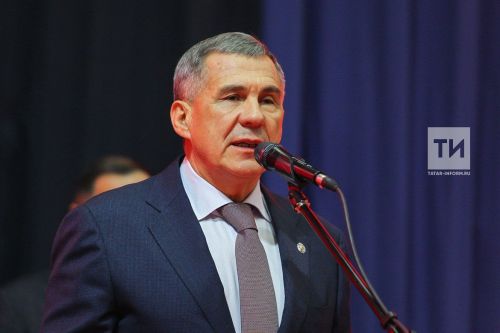 Рустам Минниханов поздравил татарстанцев с Днем русского языка и с днем рождения Пушкина