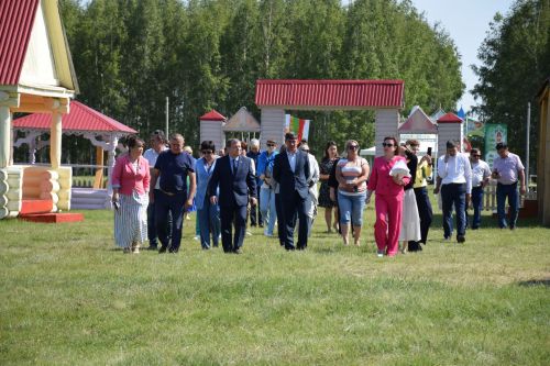 Дамир Ишкинеев провел рабочее совещание на майдане Сабантуя