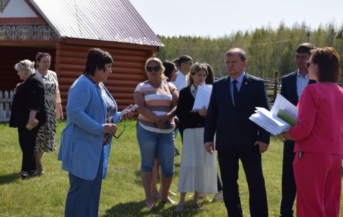Дамир Ишкинеев провел рабочее совещание на майдане Сабантуя