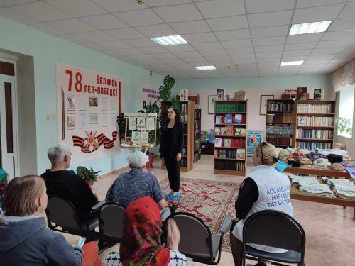 В Нурлатском доме-интернате для престарелых беседовали о национальных головных уборах