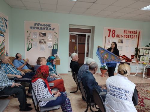 В Нурлатском доме-интернате для престарелых беседовали о национальных головных уборах