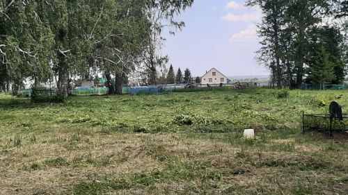 Жители Степного Озера всегда ухаживают за кладбищами, убираются на их территории