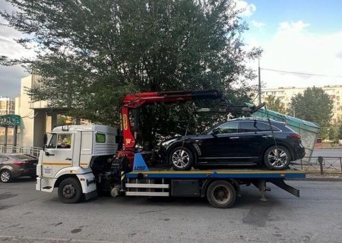 За долги по налогам у казанца арестовали Infiniti