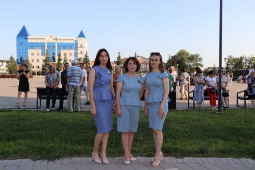 В сквере «Театральный» прошел праздник, посвященный Дню семьи, любви и верности