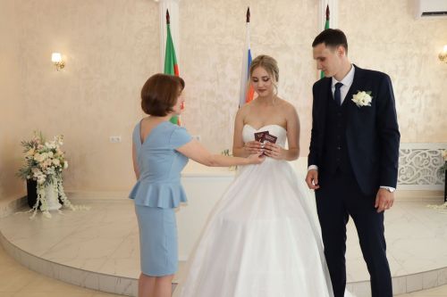 В Нурлате зарегистрировали сотый брак