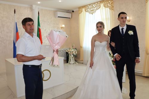 В Нурлате зарегистрировали сотый брак