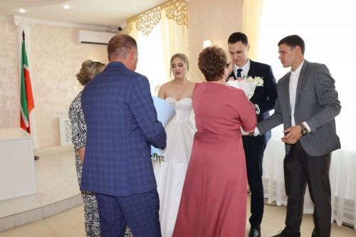 В Нурлате зарегистрировали сотый брак