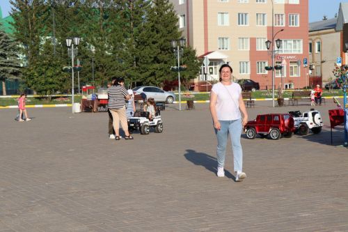 В сквере «Театральный» прошел праздник, посвященный Дню семьи, любви и верности