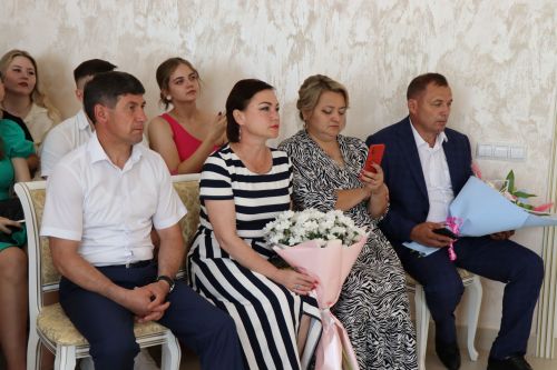 В Нурлате зарегистрировали сотый брак