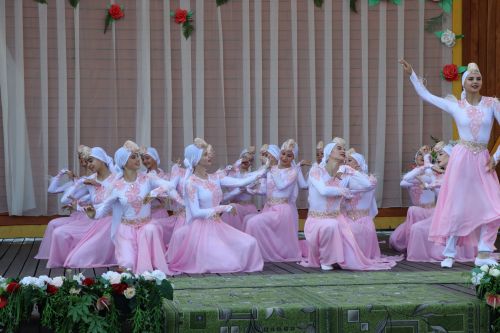 В сквере «Театральный» прошел праздник, посвященный Дню семьи, любви и верности