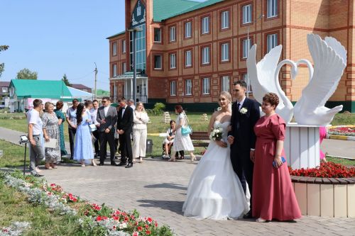 В Нурлате зарегистрировали сотый брак