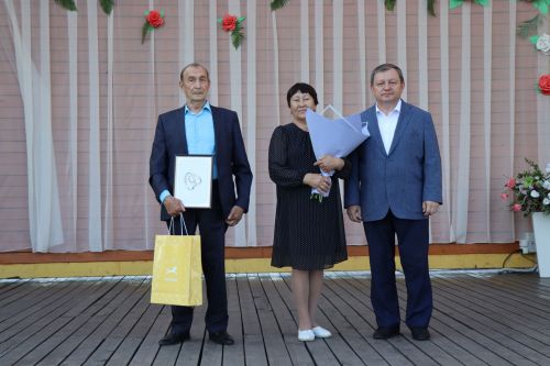 В сквере «Театральный» прошел праздник, посвященный Дню семьи, любви и верности