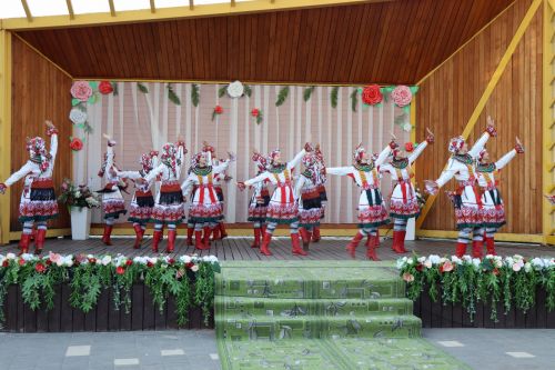 В сквере «Театральный» прошел праздник, посвященный Дню семьи, любви и верности