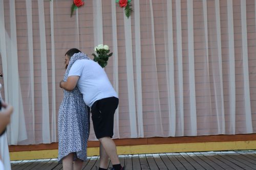 На празднике семьи любви и верности в Нурлате парень сделал предложение руки и сердца любимой девушке