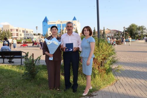 В сквере «Театральный» прошел праздник, посвященный Дню семьи, любви и верности