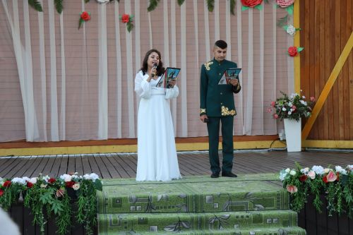 В сквере «Театральный» прошел праздник, посвященный Дню семьи, любви и верности