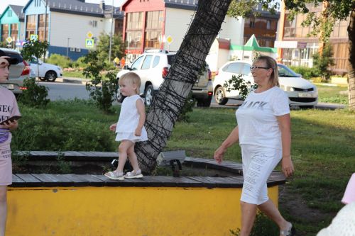 В сквере «Театральный» прошел праздник, посвященный Дню семьи, любви и верности