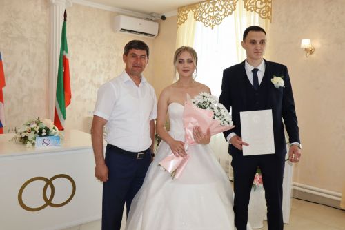 В Нурлате зарегистрировали сотый брак
