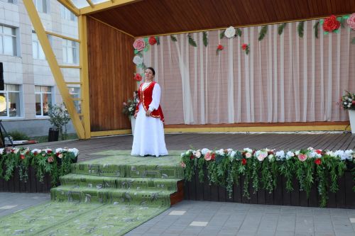 В сквере «Театральный» прошел праздник, посвященный Дню семьи, любви и верности