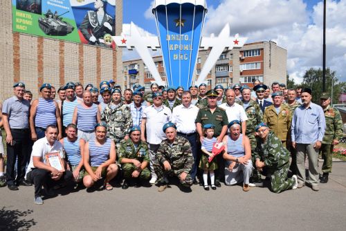 В Нурлате бойцы ВДВ отметили свой праздник