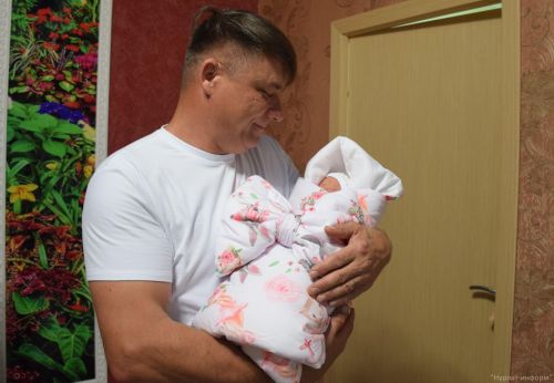 В Нурлате состоялась торжественная выписка новорожденного в семье участника СВО