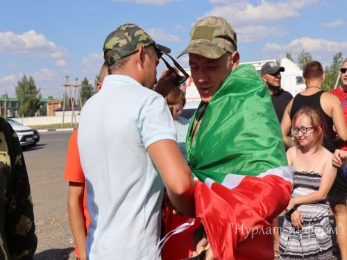 Еще 7 нурлатцев-контрактников отправились в зону СВО