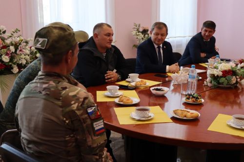 Дамир Ишкинеев встретился с мобилизованными, прибывшими в отпуск
