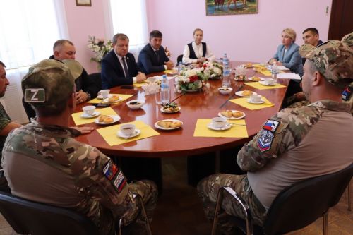 Дамир Ишкинеев встретился с мобилизованными, прибывшими в отпуск