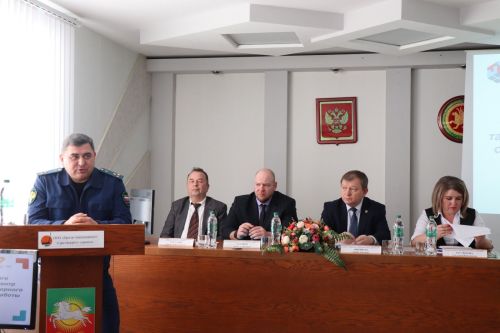 В Нурлате продолжаются встречи трудовых коллективов с руководством района