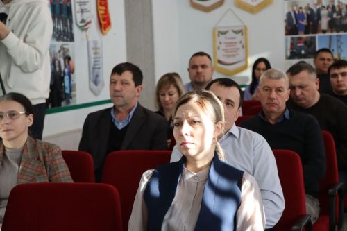 В Нурлате продолжаются встречи трудовых коллективов с руководством района