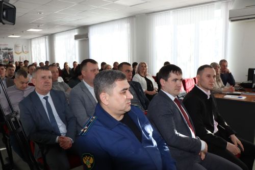 В Нурлате продолжаются встречи трудовых коллективов с руководством района