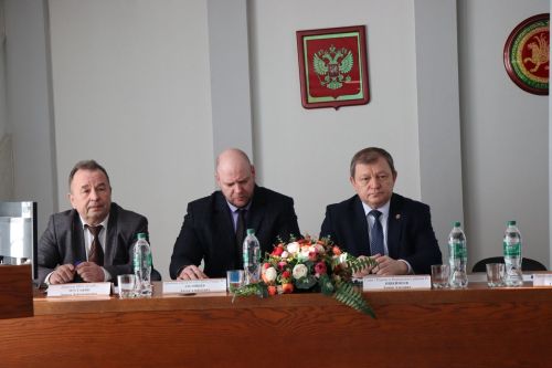 В Нурлате продолжаются встречи трудовых коллективов с руководством района
