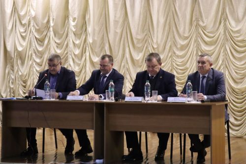 В Нурлатской гимназии состоялась очередная встреча руководителей района с жителями прилегающих микрорайонов