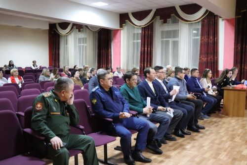 В Нурлатской гимназии состоялась очередная встреча руководителей района с жителями прилегающих микрорайонов