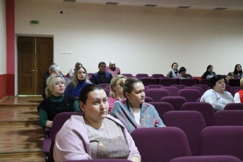 В Нурлатской гимназии состоялась очередная встреча руководителей района с жителями прилегающих микрорайонов
