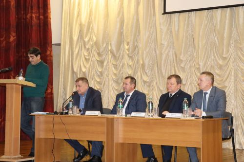 В Нурлатской гимназии состоялась очередная встреча руководителей района с жителями прилегающих микрорайонов