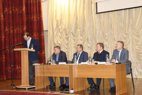 В Нурлатской гимназии состоялась очередная встреча руководителей района с жителями прилегающих микрорайонов