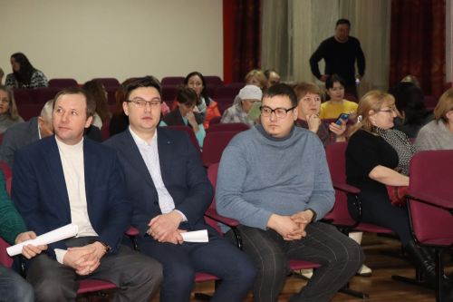 В Нурлатской гимназии состоялась очередная встреча руководителей района с жителями прилегающих микрорайонов