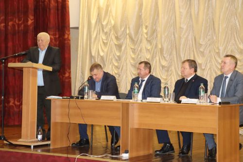 В Нурлатской гимназии состоялась очередная встреча руководителей района с жителями прилегающих микрорайонов
