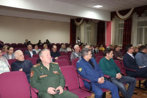 В Нурлатской гимназии состоялась очередная встреча руководителей района с жителями прилегающих микрорайонов