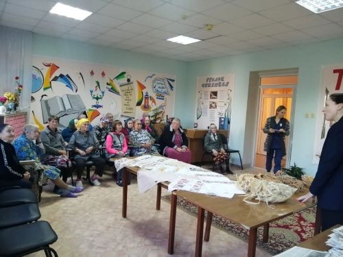Жители Нурлатского дома-интерната познакомились с историей лаптей